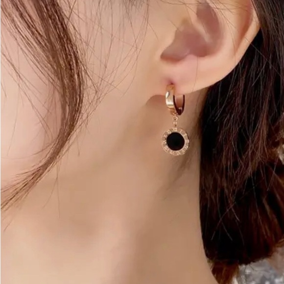 Black and Gold Disc Women Dangle Earrings by Grathia Cero - Picture 4 of 6